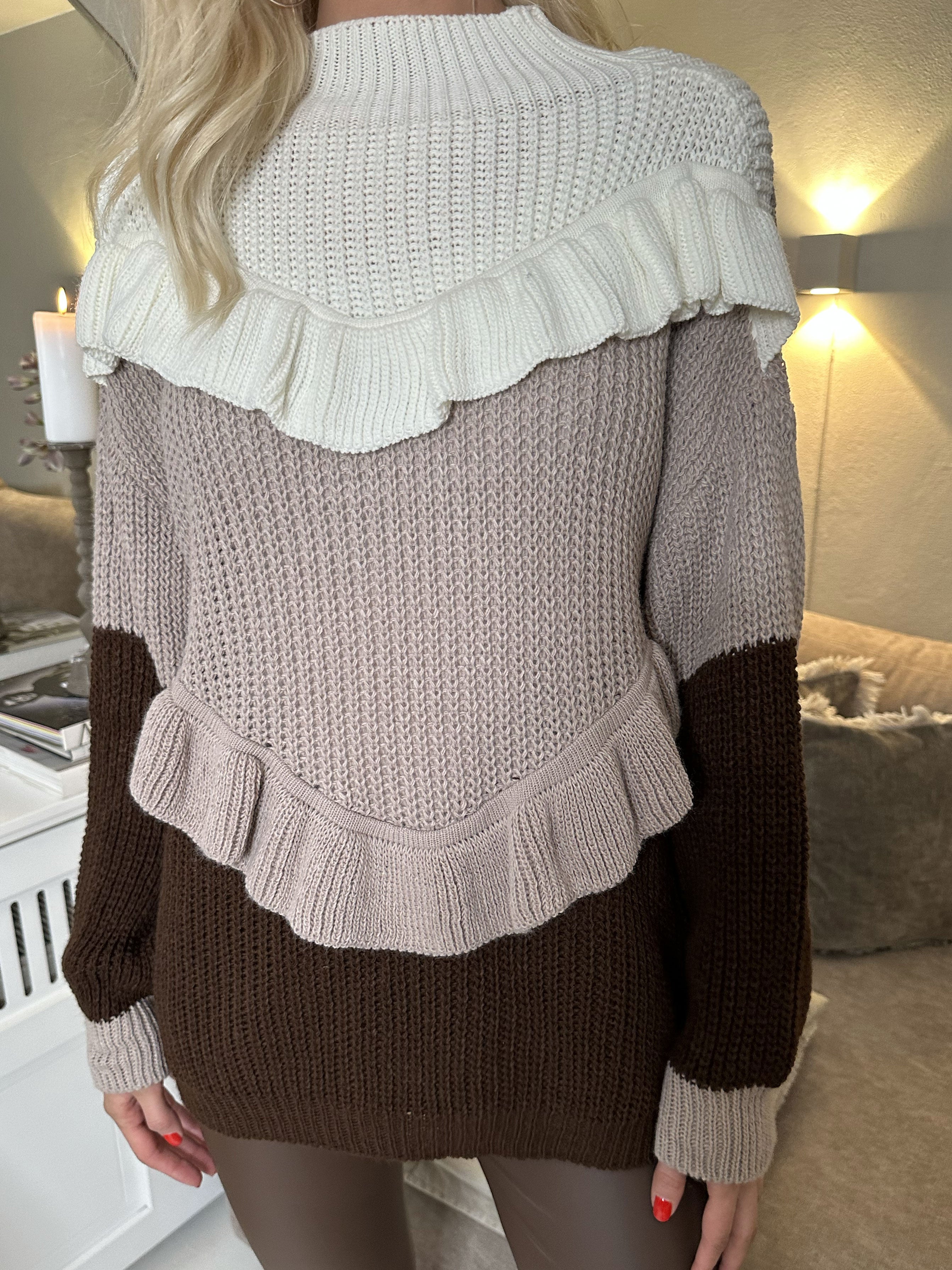 Alabama - Sød strik med flæsekanter